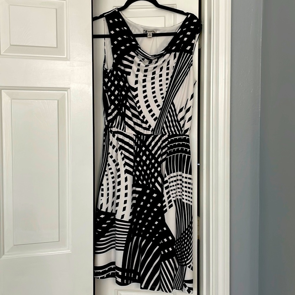 Sleeveless black and white dress